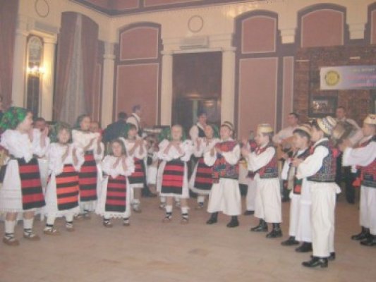 Concurs de dansuri populare la Palatul Copiilor